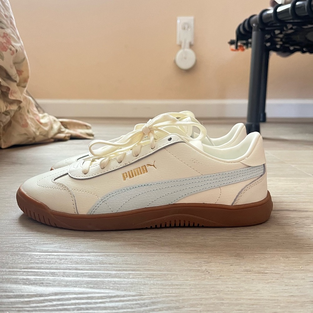 Puma Cream and Gold Casual Sneakers